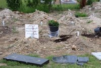 Nenávist k imigrantům obrátili proti mrtvým: Vandalové zničili muslimský hřbitov