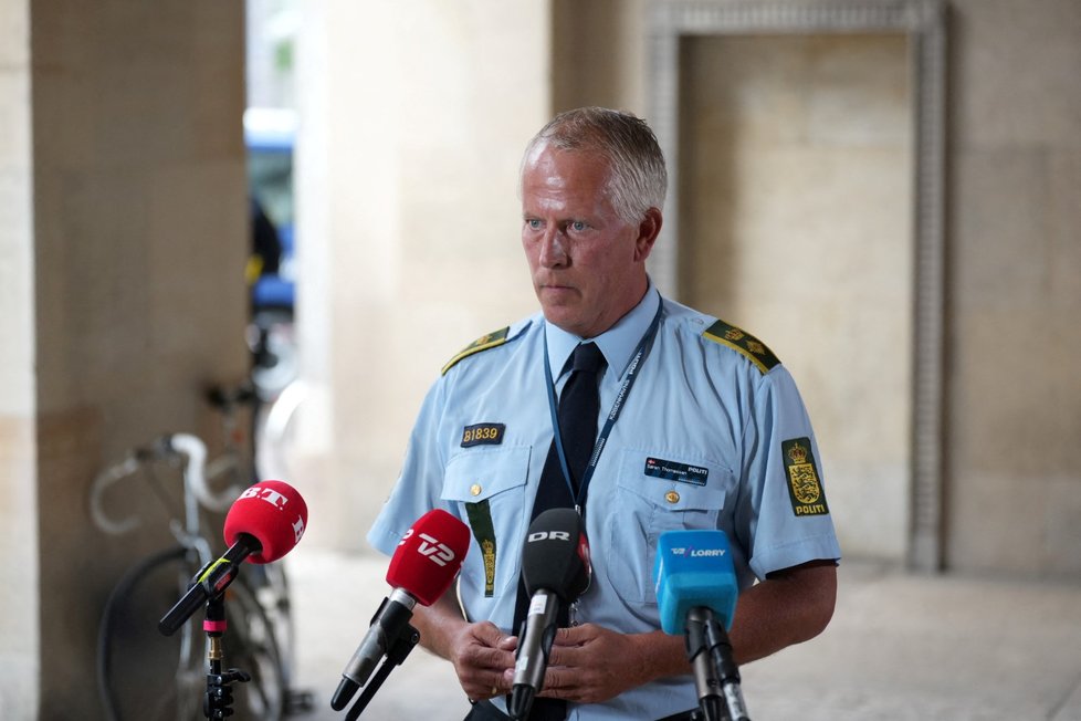 Policejní šéfinspektor Soeren Thomassen na tiskové konferenci po střelbě v nákupním centru v Kodani. (3.7.2022)