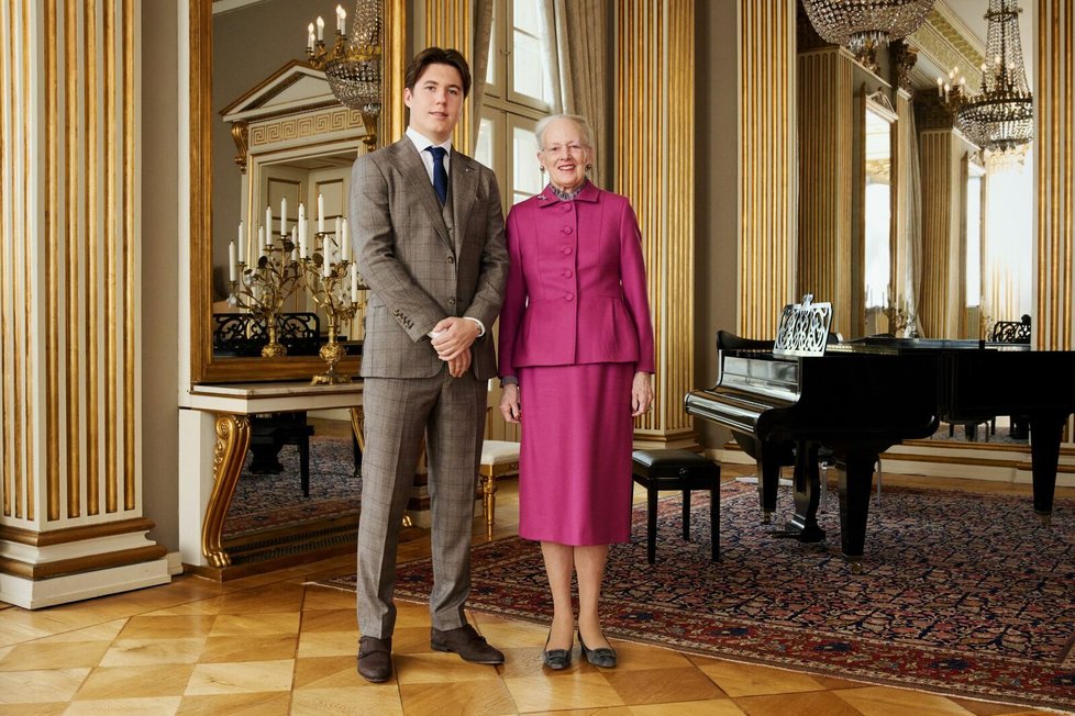 Exkrálovna Margrethe II. s vnukem, korunním princem Christianem (leden 2024).