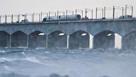 Šest lidí přišlo dnes o život při vlakovém neštěstí na mostě, který spojuje dánské ostrovy Sjaelland a Fyn. (2. 1. 2019)