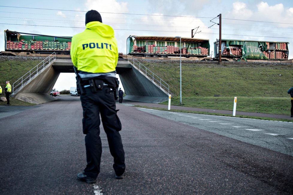 Šest lidí přišlo dnes o život při vlakovém neštěstí na mostě, který spojuje dánské ostrovy Sjaelland a Fyn. (2. 1. 2019)