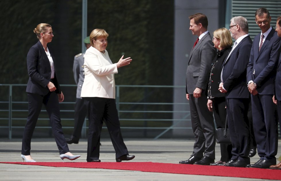 Dánská premiérka Mette Frederiksenová při návštěvě Německa - s kancléřkou Angelou Merkelovou