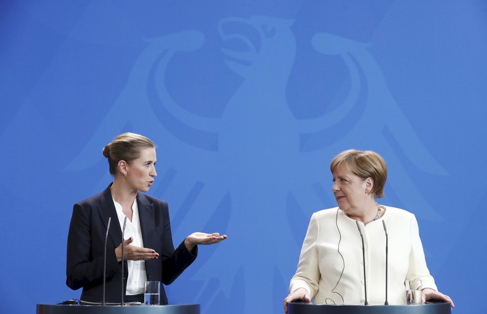 Dánská premiérka Mette Frederiksenová při návštěvě Německa - s kancléřkou Angelou Merkelovou