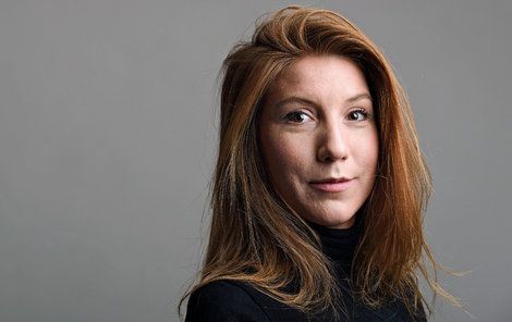 Zohavené tělo, jež bylo v úterý nalezeno na pobřeží nedaleko Kodaně, patří hledané švédské novinářce Kim Wallové. 