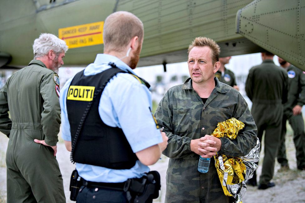 Dánský majitel ponorky Peter Madsen odmítá, že by novinářku Kim Wallovou zavraždil.