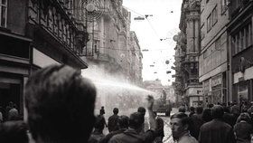 Rozhánění demonstrace v centru Brna 21. srpna 1969