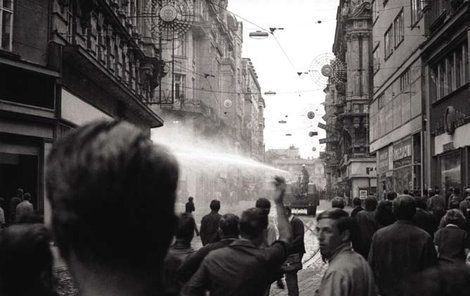 Rozhánění demonstrace 21. srpna 1969