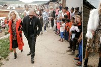 V kulisách bídy vynikne náš luxus: Dara s Rytmusem oblečení za statisíce fotili v romském ghettu