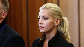 Dara Rolins odešla od soudu s podmínkou. Nesmí řídit tři roky a musí zaplatit téměř dva miliony korun