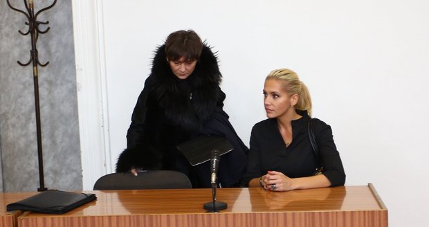 Dara Rolins v soudní síni