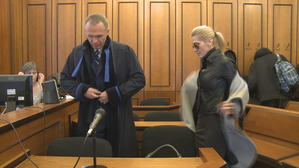 Dara Rolins v soudní síni