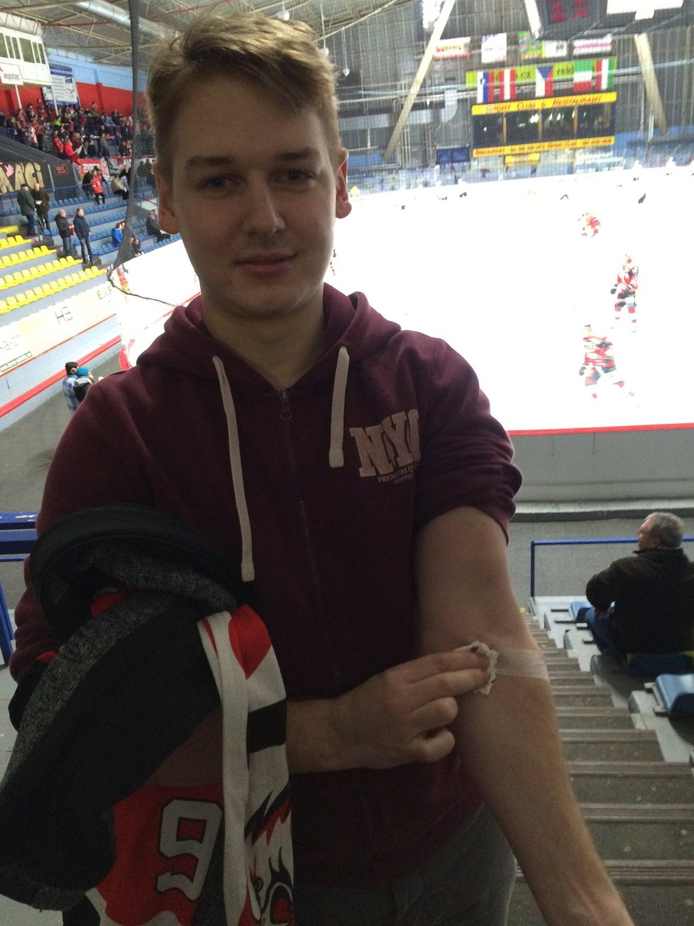 Do registru se při hokejovém utkání zapsal i student Lukáš Moravec.