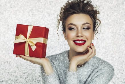 Vánoční dárek pro ženu by měl být osobní. Jak na to? Inspirujte se v naší velké galerii