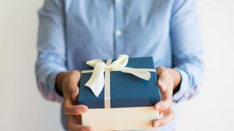 Nevíte, co koupit partnerovi k narozeninám? Máme pro vás skvělé tipy na dárky pro muže!
