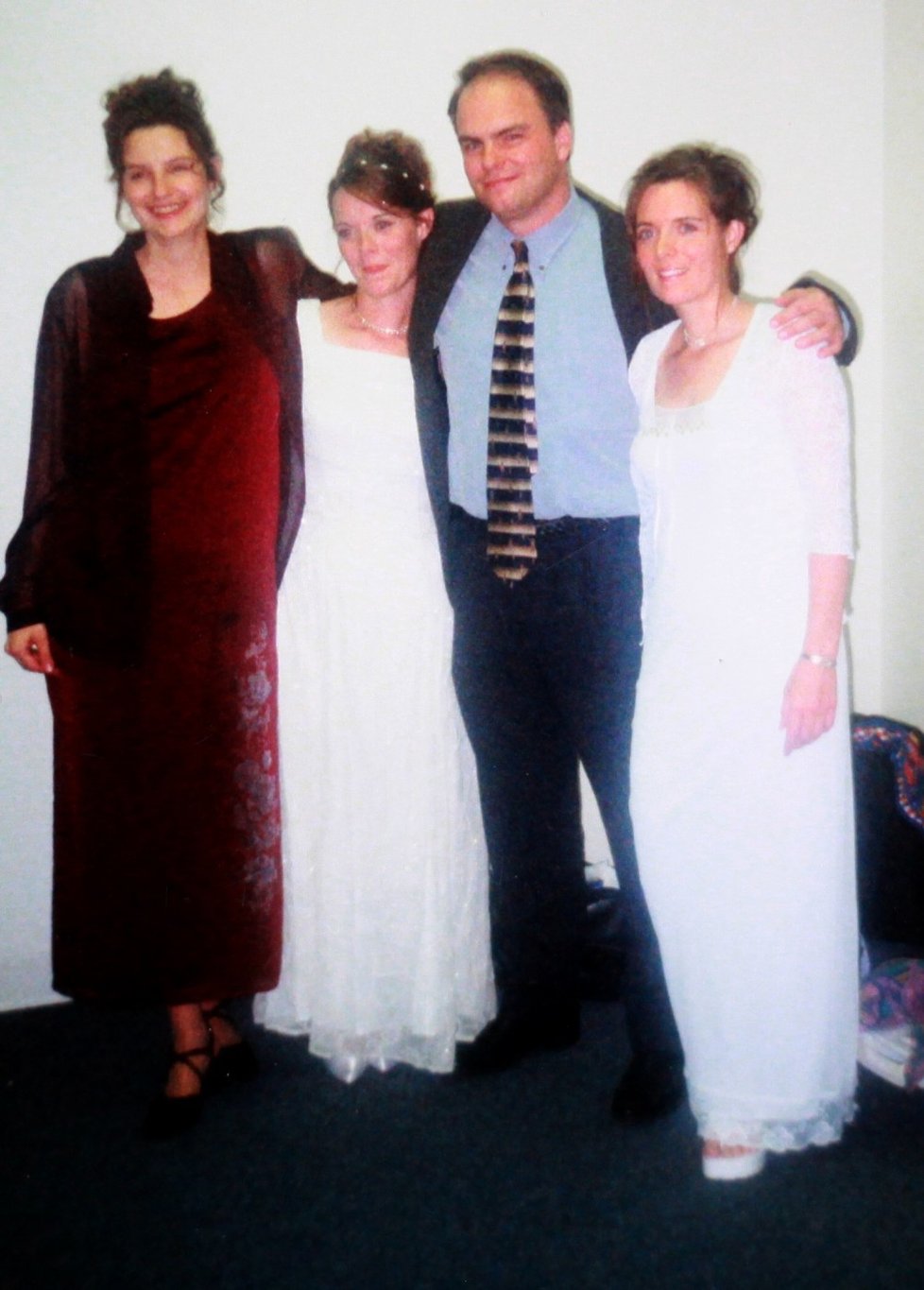 Svatba Joea s třetí ženou Valerií v roce 2000. První dvě manželky nemohly chybět.