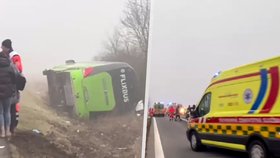 Na východě Slovenska se převrátil autobus: Šest vážněji zraněných, mezi cestujícími bylo i dítě