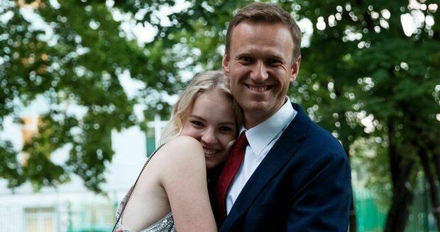 Poslední rozloučení Darie Navalné s otcem: „Navždy zůstaneš mým hrdinou“
