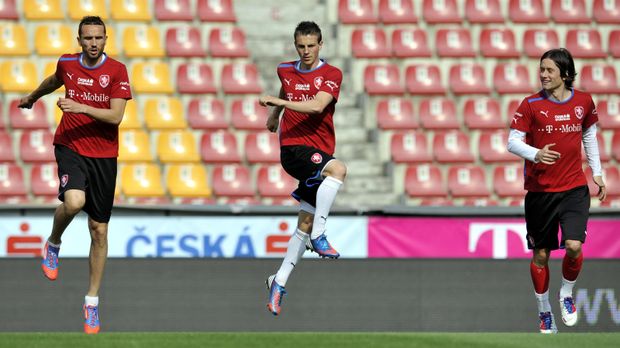 Vladimír Darida nastoupí proti Portugalsku v základní sestavě. Vladimír Darida nastoupí proti Portugalsku v základní sestavě.