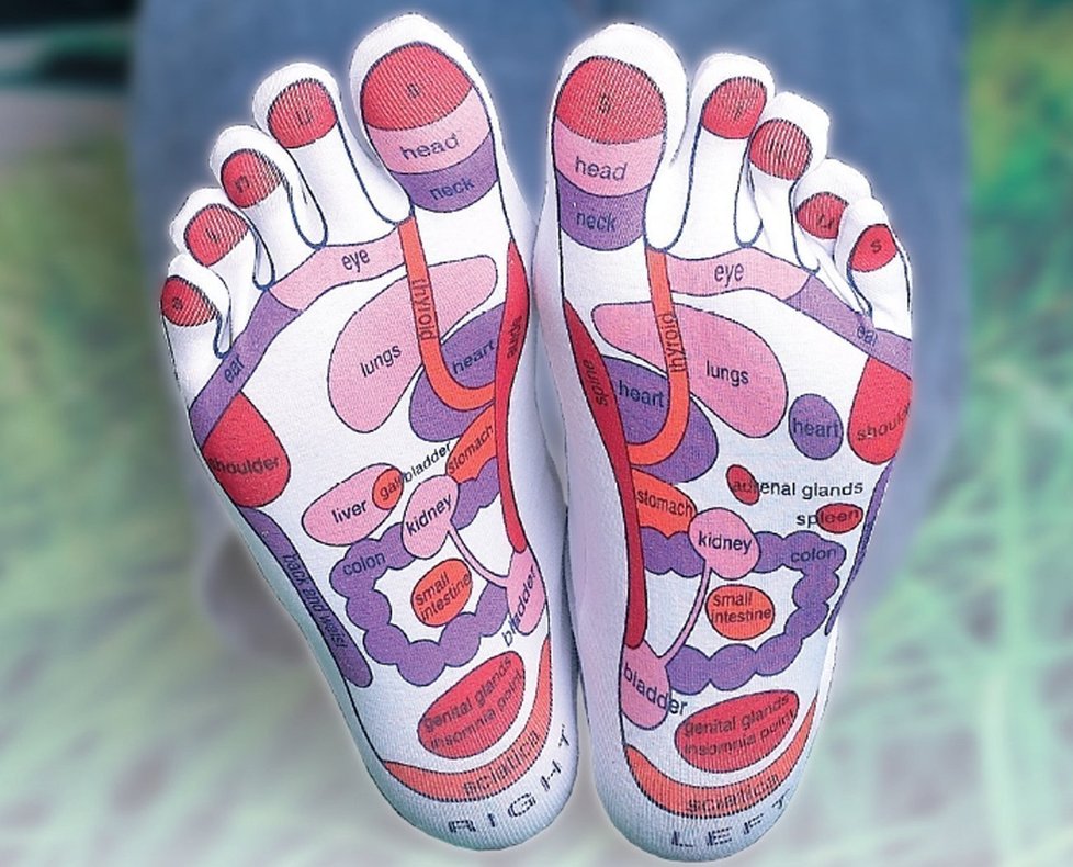 Elastické ponožky s vyznačenými ploškami pro reflexní masáž svou velikostí sednou na každou nožku, NAOKO, 350 Kč
