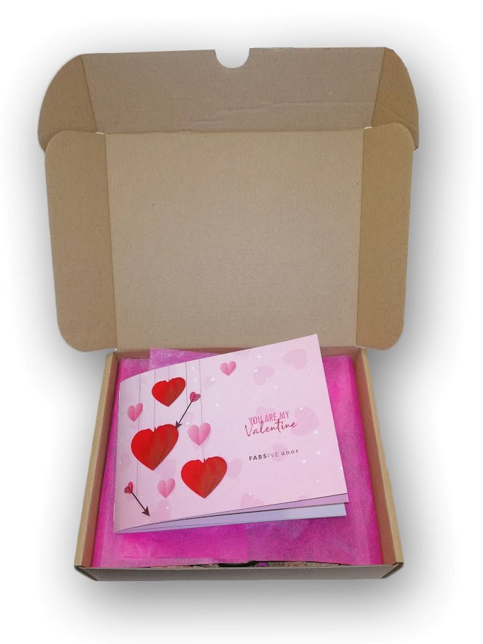 Velentýnský FAB5IVE box se hodí pro ty, kdo milují překvapení a můžete ho své lásce poslat, cena 598 Kč včetně poštovného.