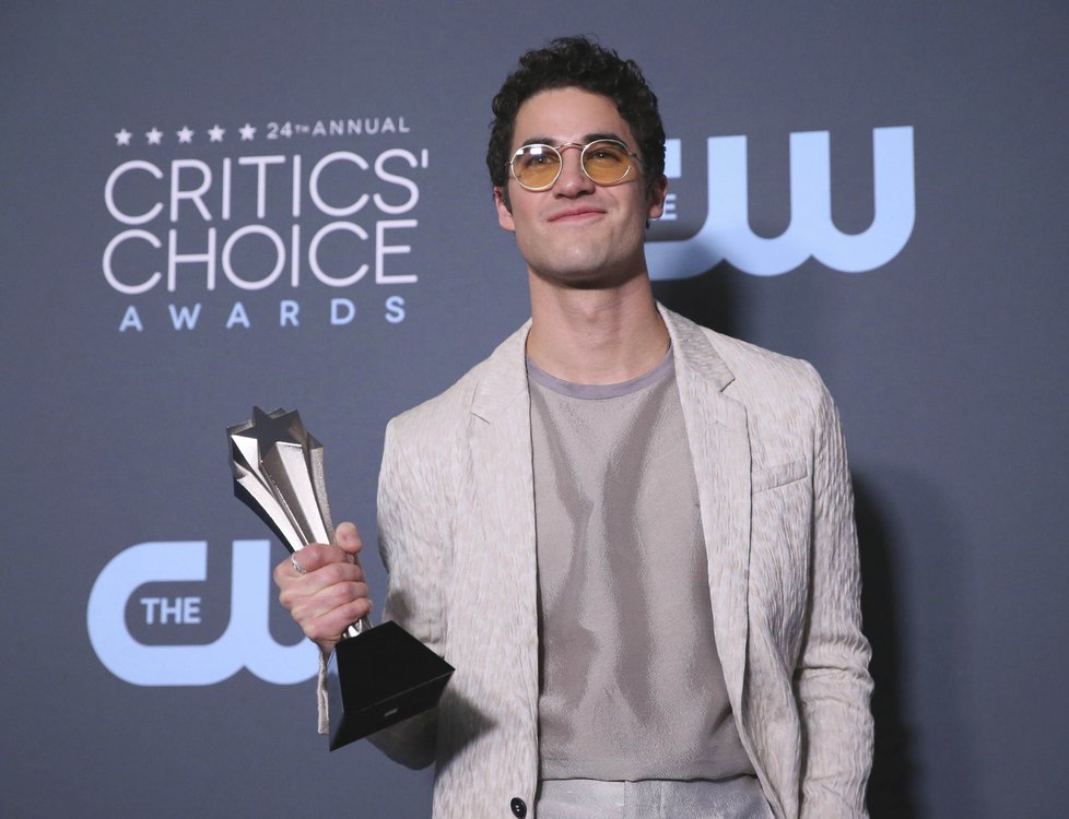 Darren Criss s cenou Critics Choice