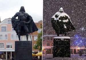 Sníh udělal ze sochy Jakuba Wejhera padoucha Darth Vadera.