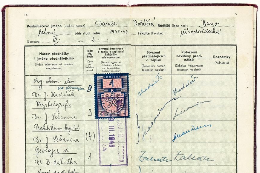 Vysokoškolský index Daruše Burdové. Přírodopis a zeměpis absolvoval na fakultě v letech 1945-1949. Podle všeho je nyní nejstarší absolventkou Masarykovy univerzity. 