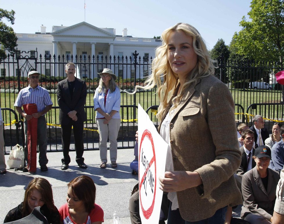 Daryl Hannah se zúčastnila demonstrace před Bílým domem