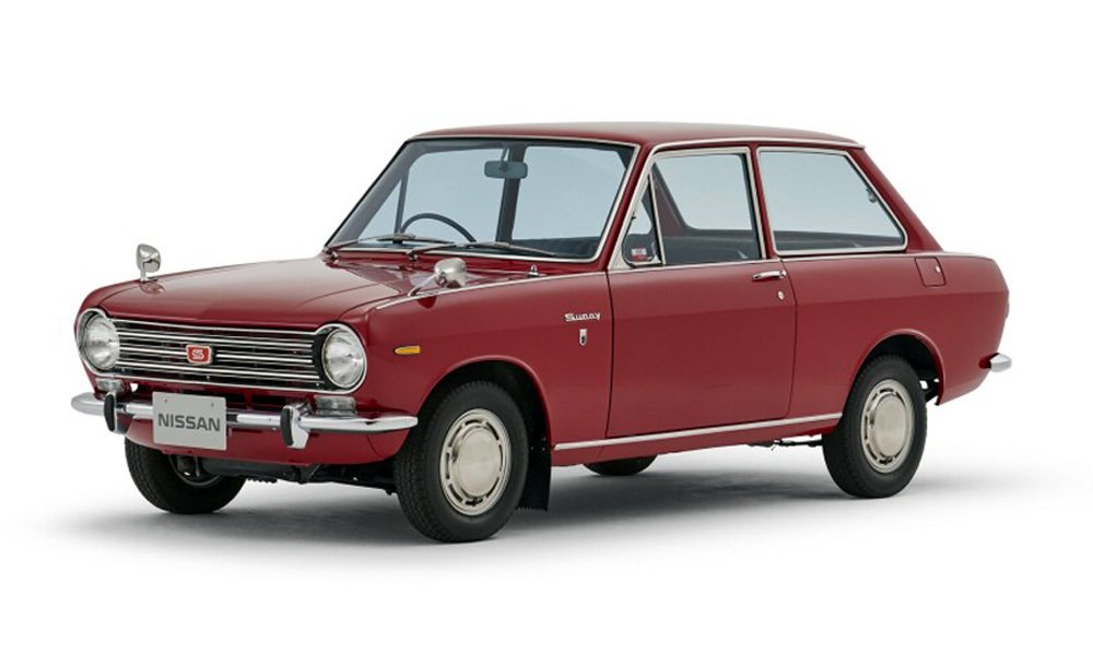 První Datsun Sunny, exportovaný jako Datsun 1000, se začal vyrábět v září 1966 v podobě dvoudveřového sedanu.