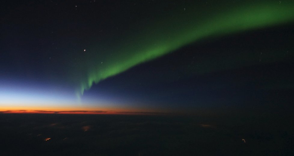 Britský pilot Dave Wallsworth ukázal, jaké nádherné úkazy vidí z kokpitu.