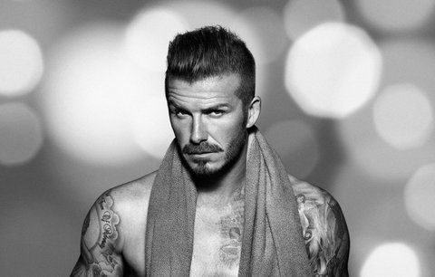 David Beckham opět udává trendy: Nosí podvazky!