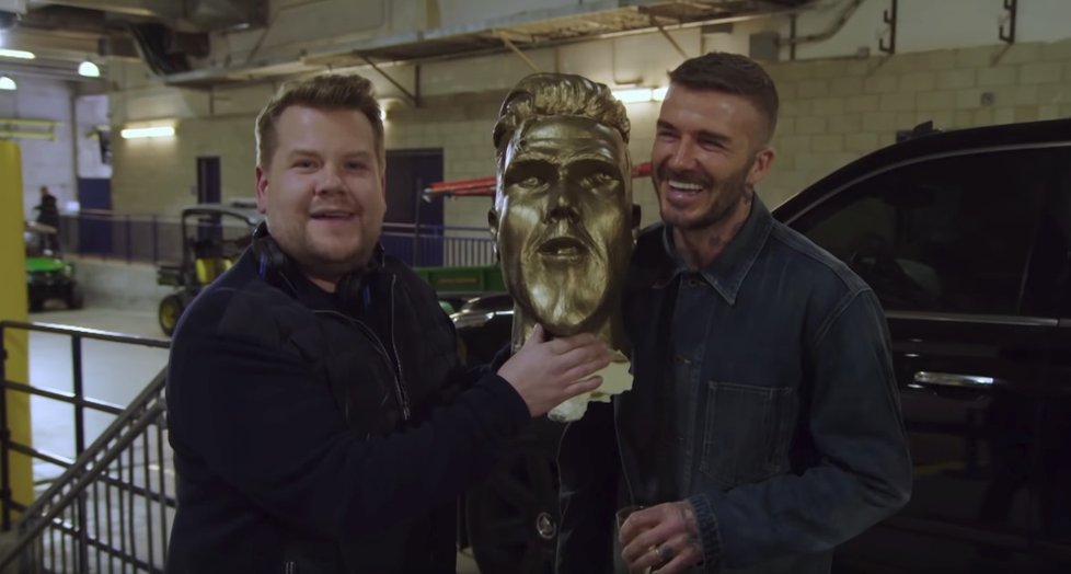 David Beckham a James Corden. Fotbalistovi se evidentně ulevilo...