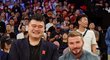 Jao Ming, 229 cm. David Beckham, 183 cm. Jao Ming, 229 cm. David Beckham, 183 cm.