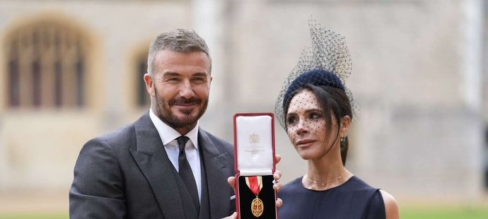 David a Victorie se chlubí rytířským titulem