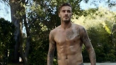 David Beckham opět odhalil své mužné tělo.