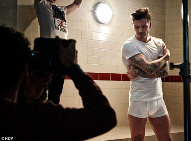 David Beckham opět odhalil své mužné tělo