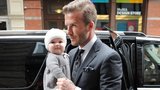 Beckham s dcerkou Harper: Mámu Victorii šli podpořit na její přehlídku