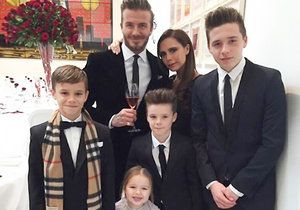 Krásná anglická rodinka! Podívejte do soukromého alba Davida a Victorie Beckhamových.