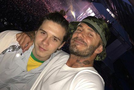 Celebrity na síti: Kdo se vdával a s kým si David Beckham užil koncert?