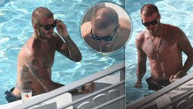 Idol žen plešatí: David Beckham (43) u bazénu ukázal sexy tělo a téměř holou hlavu!