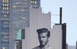 Beckham už své tělo ukázal také na billboardu na Manhattanu.