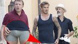 Trapný Beckham: Ve vycpaných trenkách hraje v reklamě
