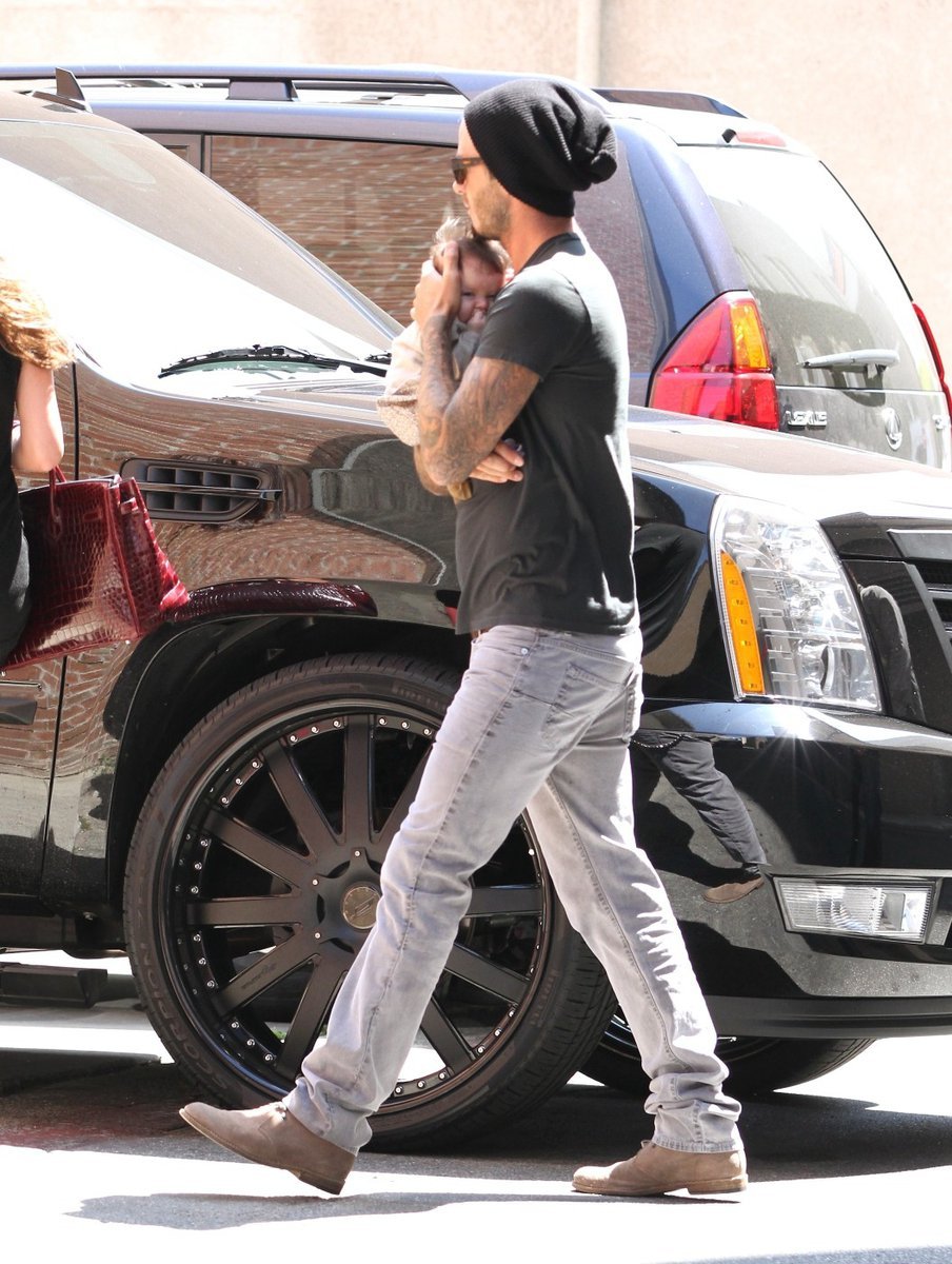 Beckham byl v neděli s dcerou na procházce