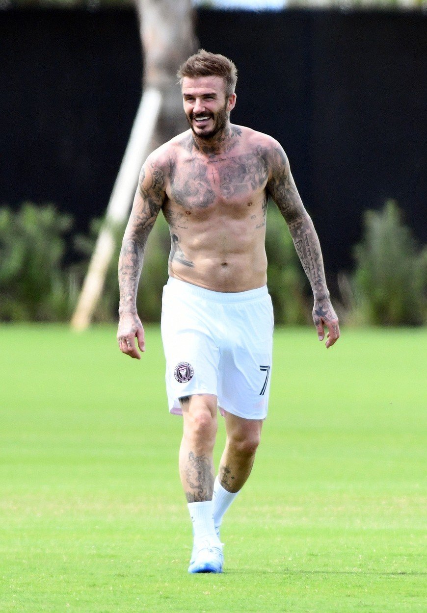 David Beckham na fotbal ani v době koronaviru nerezignoval.