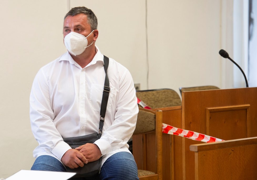 David Berdych 28. července 2021 u Krajského soudu v Praze, který projednává kauzu Jaromíra P., jenž byl v nepřítomnosti odsouzen ke 13,5 roku vězení za loupeže v rámci tzv. Berdychova gangu.