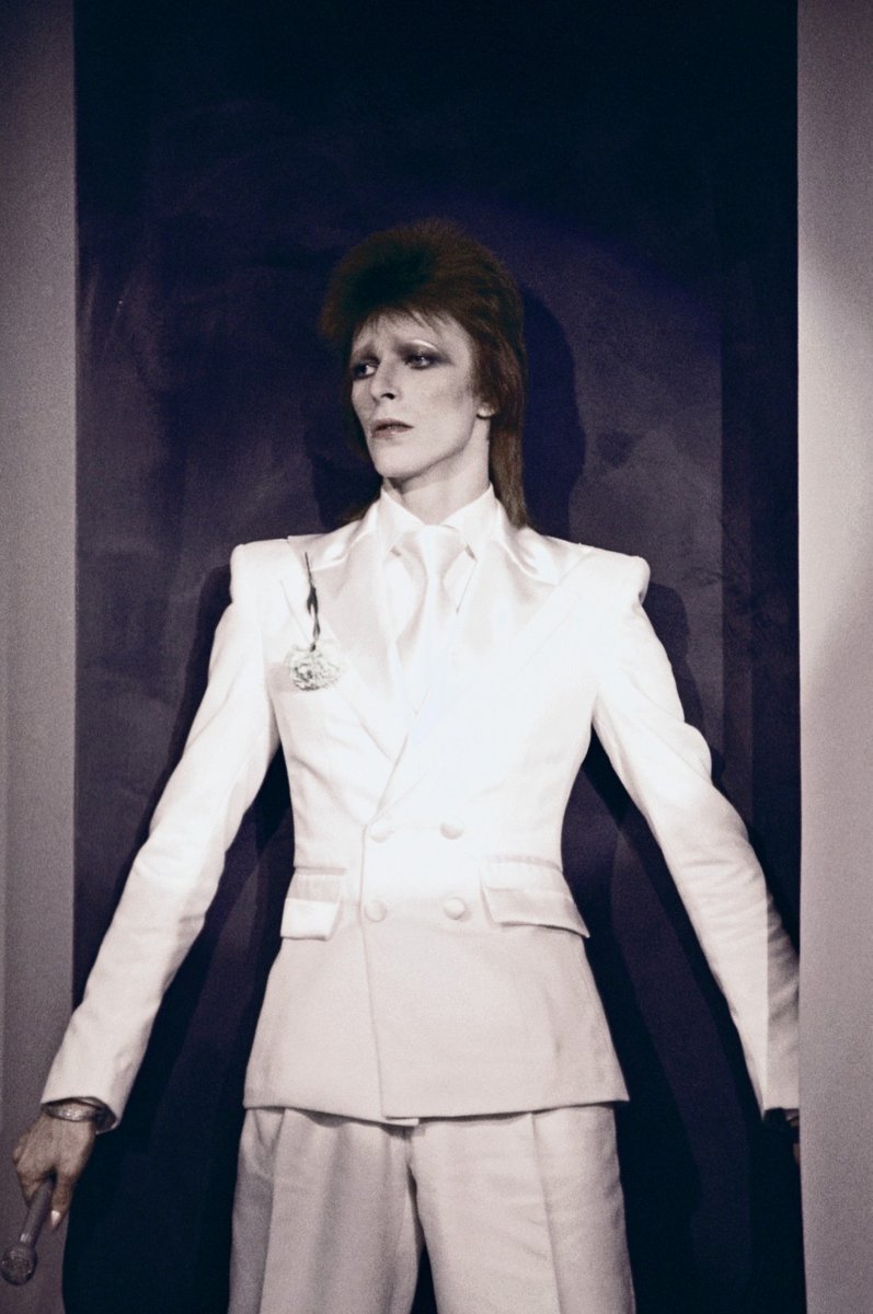 David Bowie v době, kdy nosil zrzavé číro