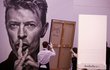 Dražba děl Davida Bowieho v aukční síni Sotheby&#39;s.