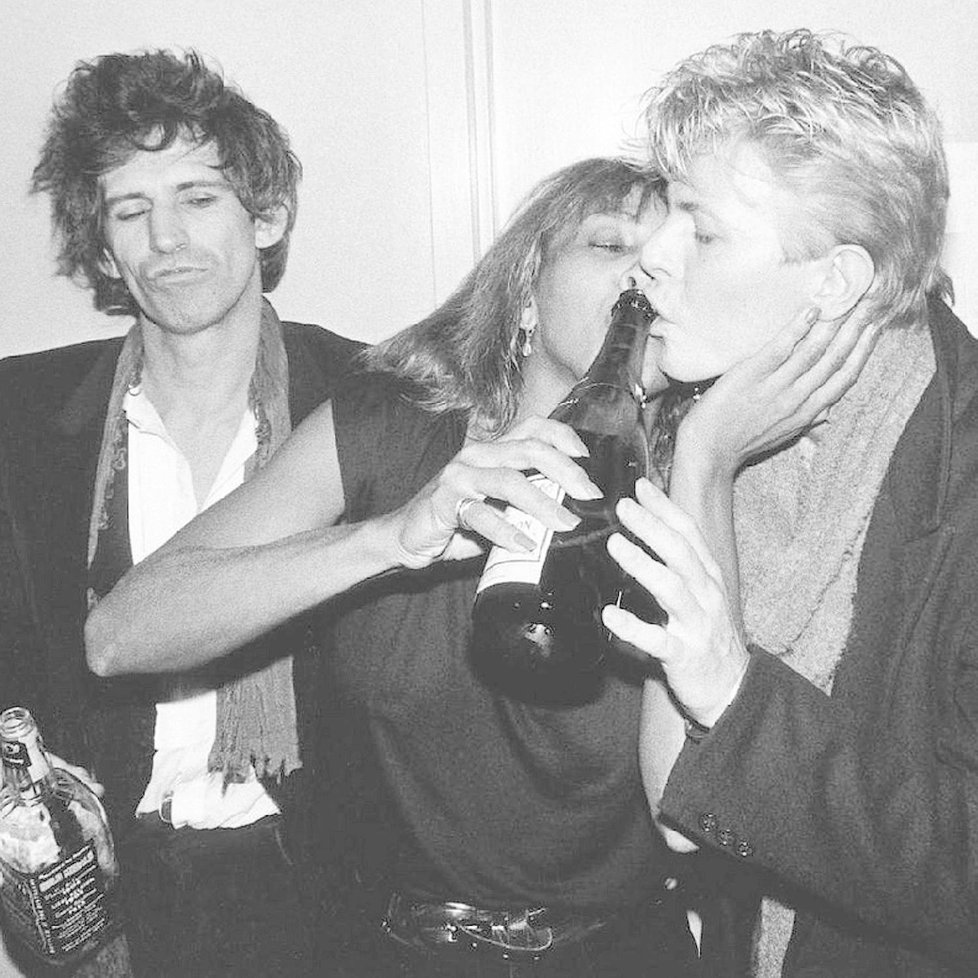 Pařba Bowieho s Tinou Turner a Keithem Richardsem.