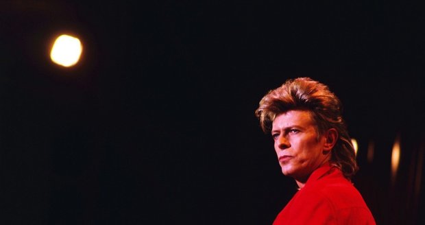 Legendární zpěvák David Bowie zemřel dva dny po svých 69. narozeninách. Podlehl rakovině.