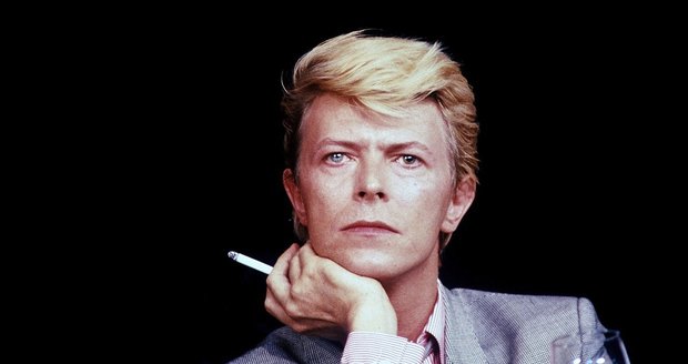 David Bowie byl silný kuřák.